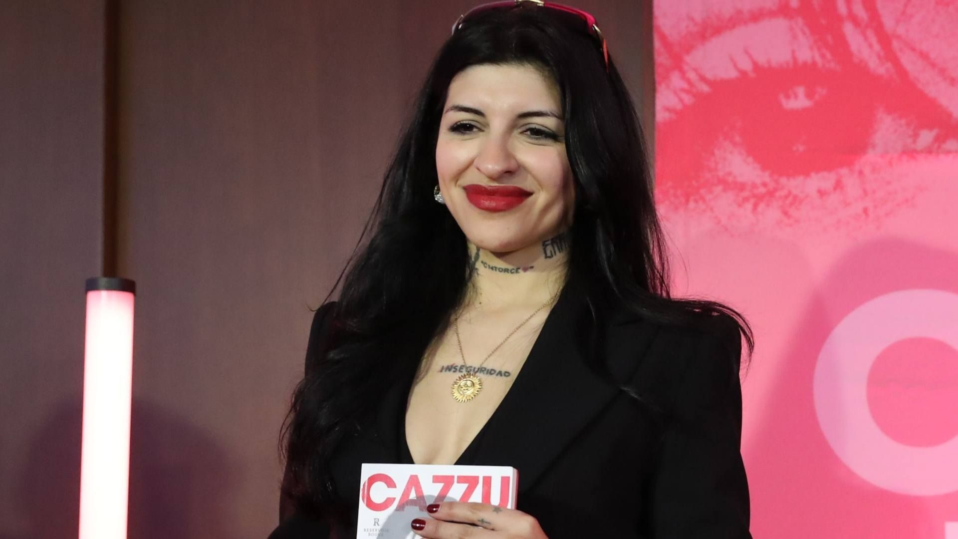 Victoria para Cazzu: Obtiene Visa para Viajar con Inti en su Gira por Estados Unidos