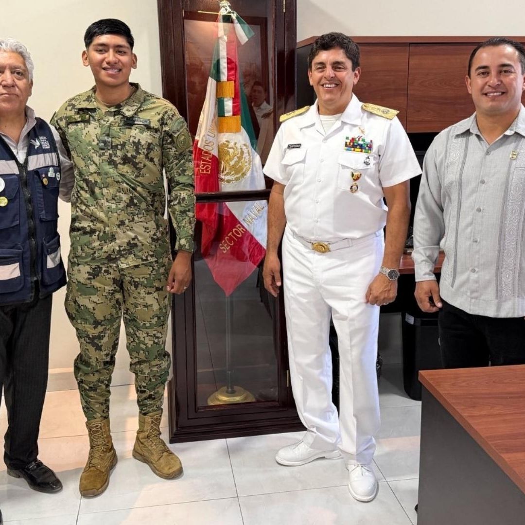 Entregan Reconocimiento a Kevin Pérez por Rescatar a Dos Jóvenes de Ahogarse en San Felipe