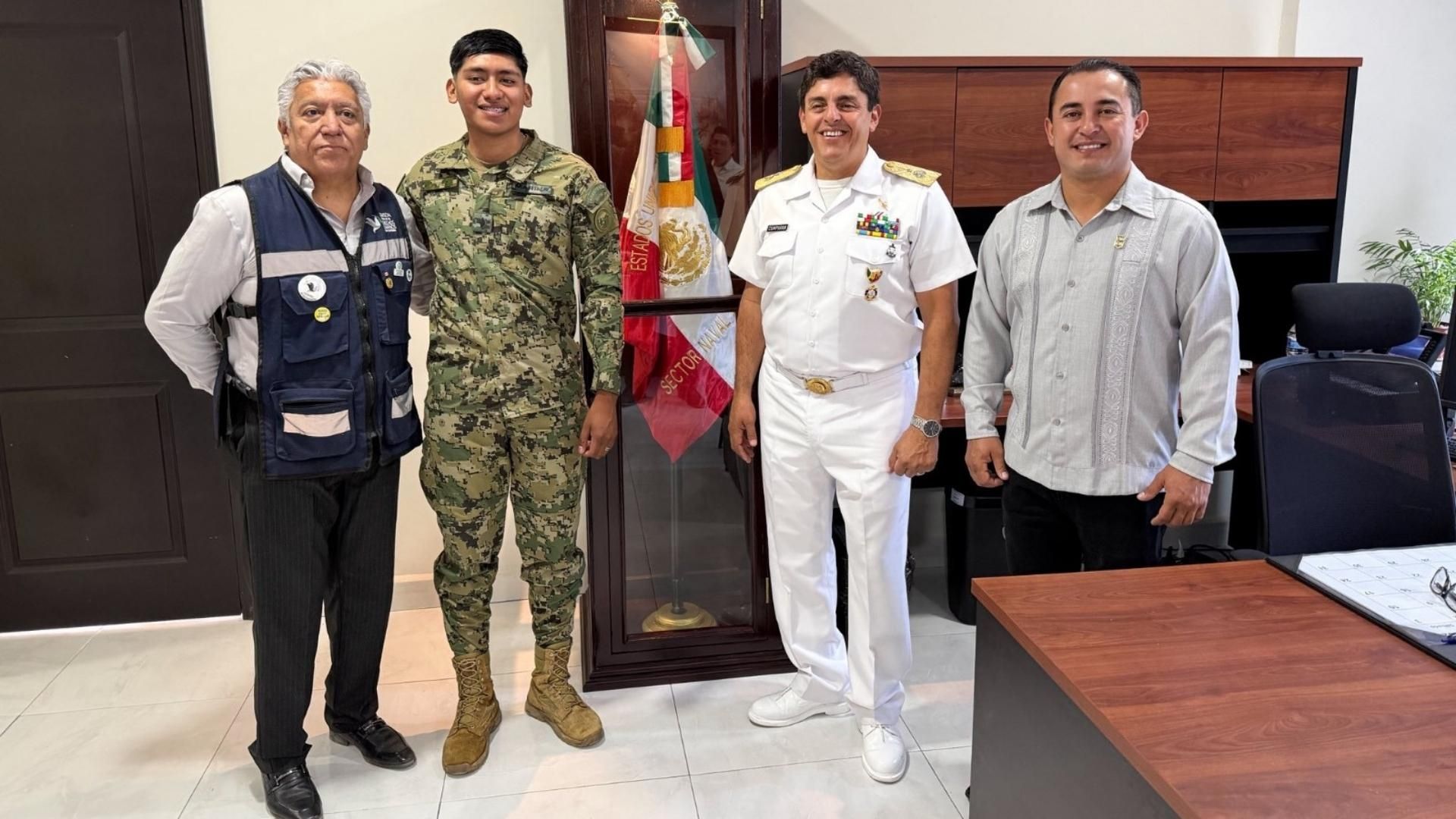 Entregan Reconocimiento a Kevin Pérez por Rescatar a Dos Jóvenes de Ahogarse en San Felipe