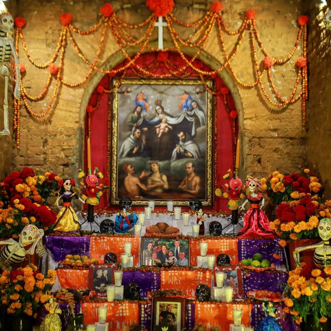 Estos son los qlementos que se ponen en la ofrenda de Día de Muertos y su significado
