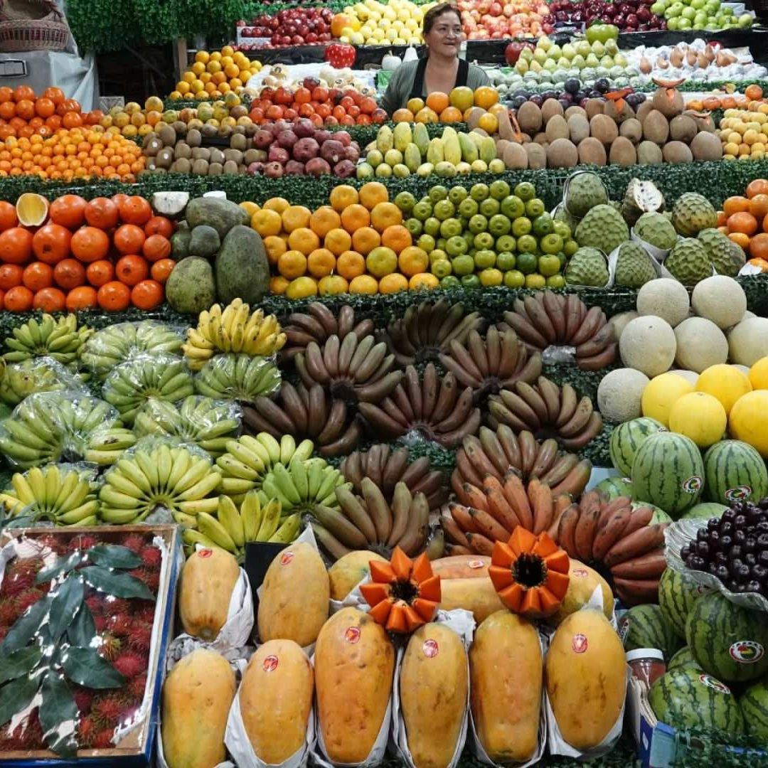 Puesto de frutas en el Mercado de Jamaica, en CDMX