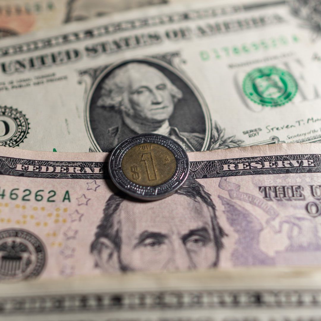 El Superpeso Está de Vuelta: Peso Cierra Debajo de 18 Unidades por Dólar por Primera Vez en 2025