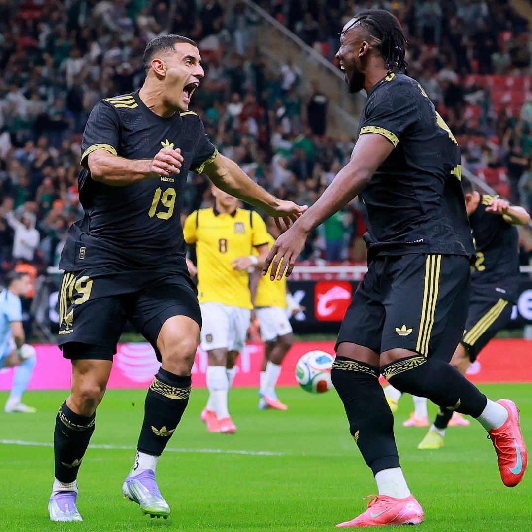 Germán Berterame y Julián Quiñones arrancaron como titulares en el partido de México contra Ecuador.