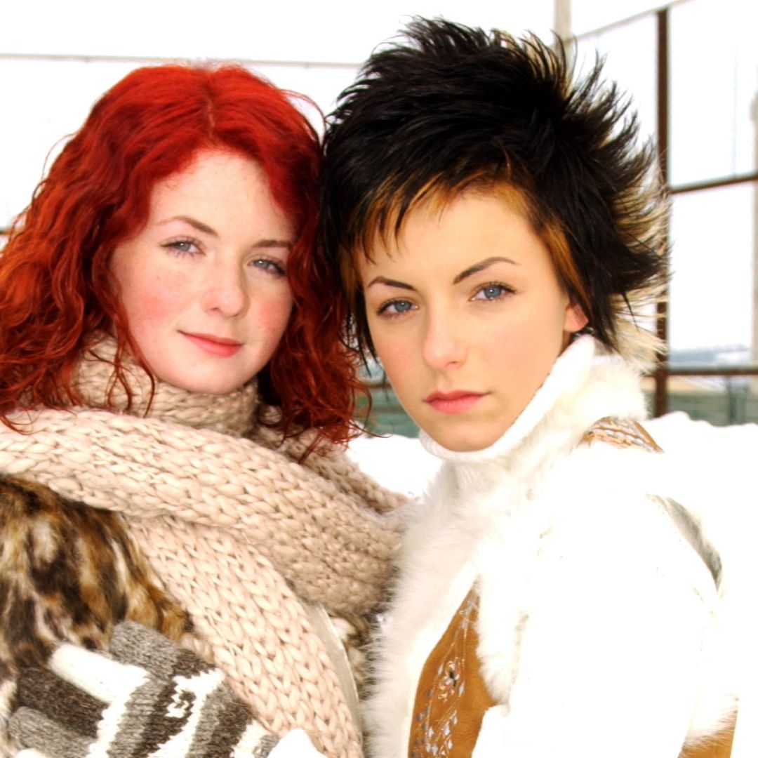 Lena y Yulia fotografiadas en un escenario nevado.