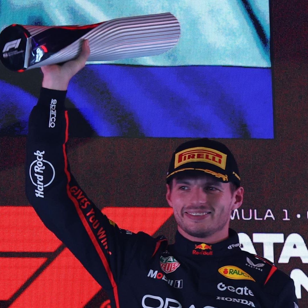 Max Verstappen Mantiene la Pelea por el Título faltando una carrera
