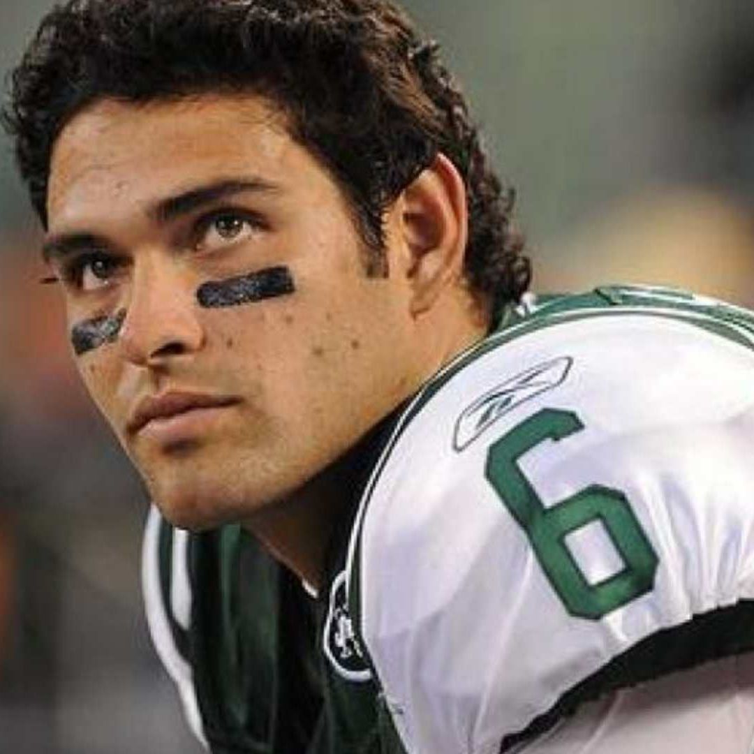 Apuñalan al ex mariscal de campo de la NFL con raíces mexicanas, Mark Sánchez. Foto: AFP