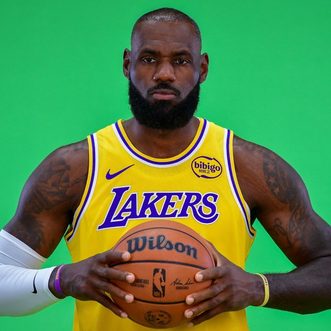 LeBron James dice que una de sus motivaciones para seguir en la NBA es ser respetado en la duela.