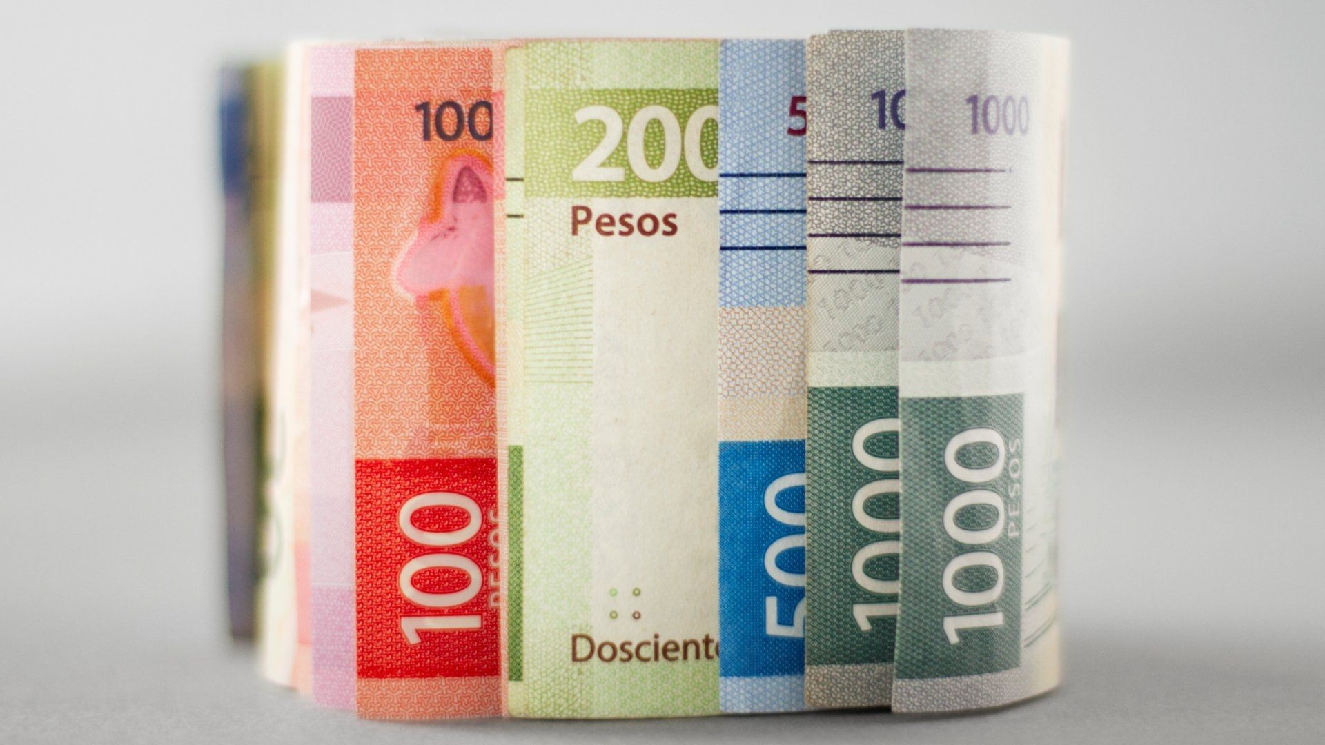 Pueden descontar días de aguinaldo 2025 a pensionados y trabajadores IMSS qué dice la ley