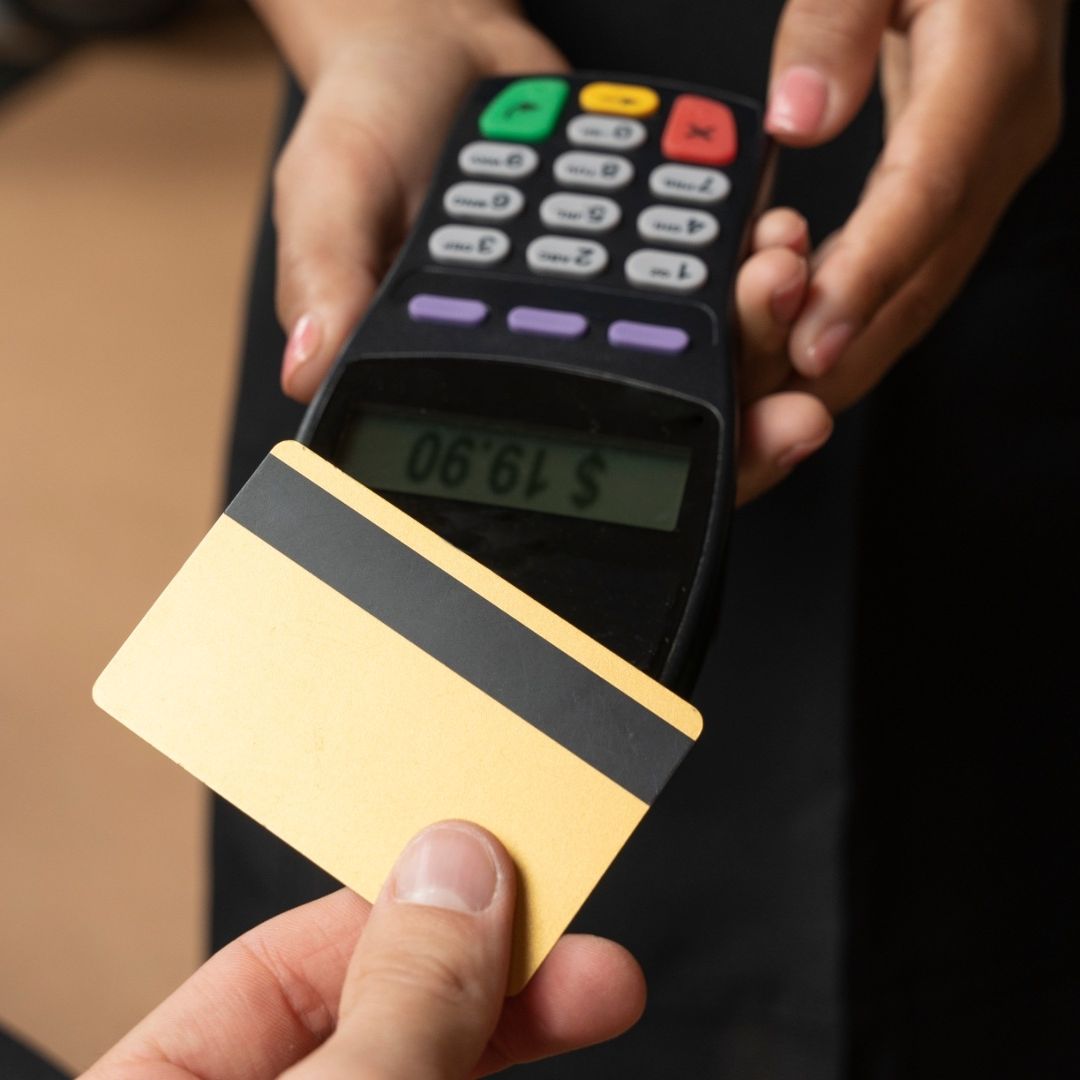 ¿Si Pago con Tarjeta de Forma Física También Aplica Límite de Transferencias MTU?