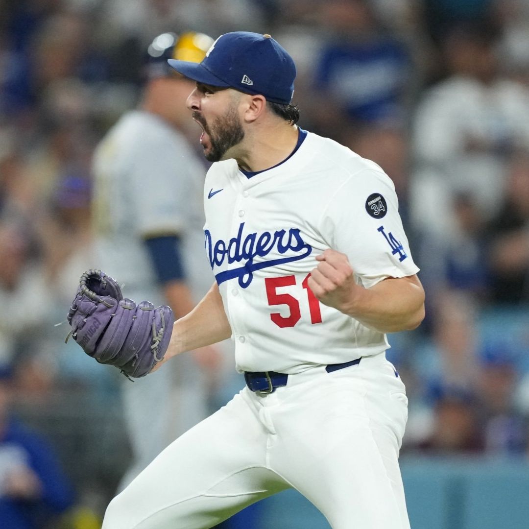 Alex Vesia se tuvo que ausentar de la Serie Mundial ante los Azulejos de Toronto debido a que su bebé estaba delicada y luego falleció.