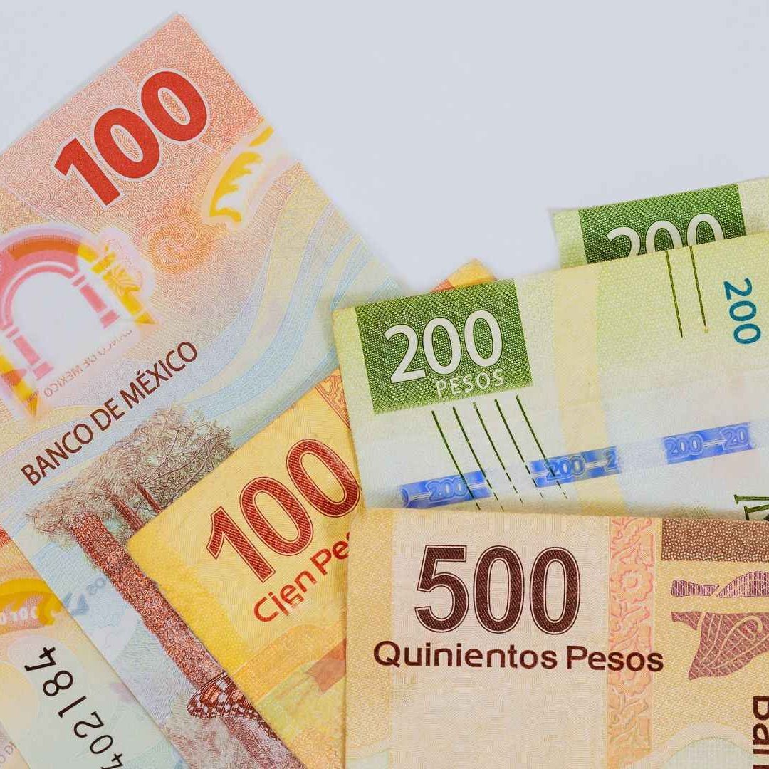 Billetes de distintas denominaciones del peso mexicano