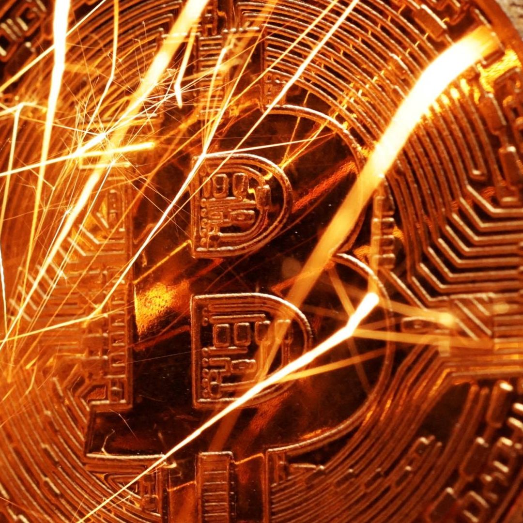 Bitcoin se Desinfla: Cae por Debajo de los 100 Mil Dólares por Primera Vez desde Junio