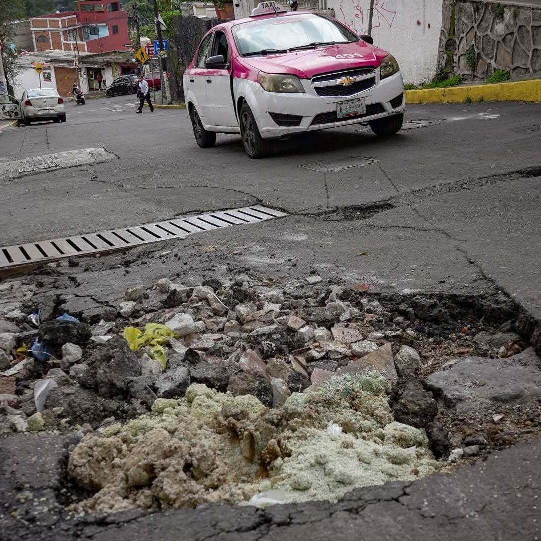 Bache en calle de la alcaldía Magdalena Contreras, en CDMX