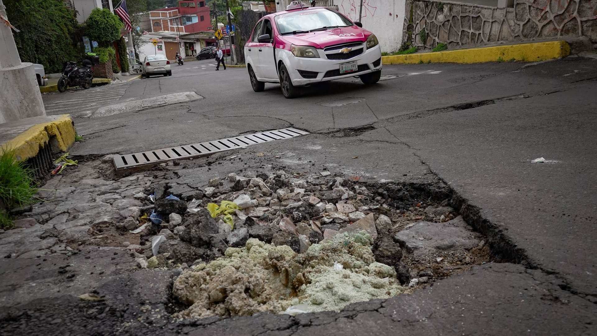 Bache en calle de la alcaldía Magdalena Contreras, en CDMX