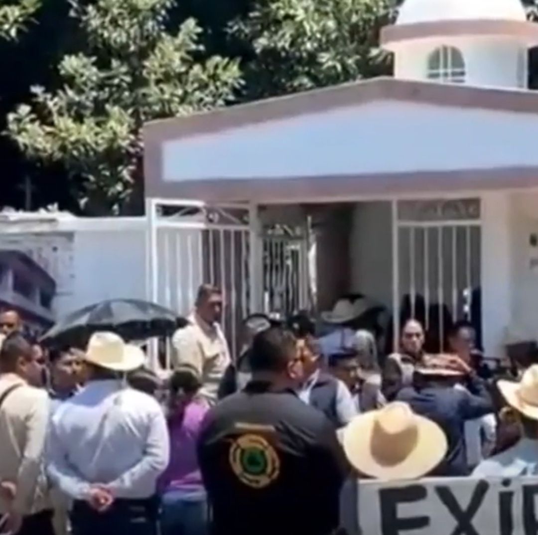 Grecia Quiroz Recuerda a Carlos Manzo en Homenaje por su Cumpleaños