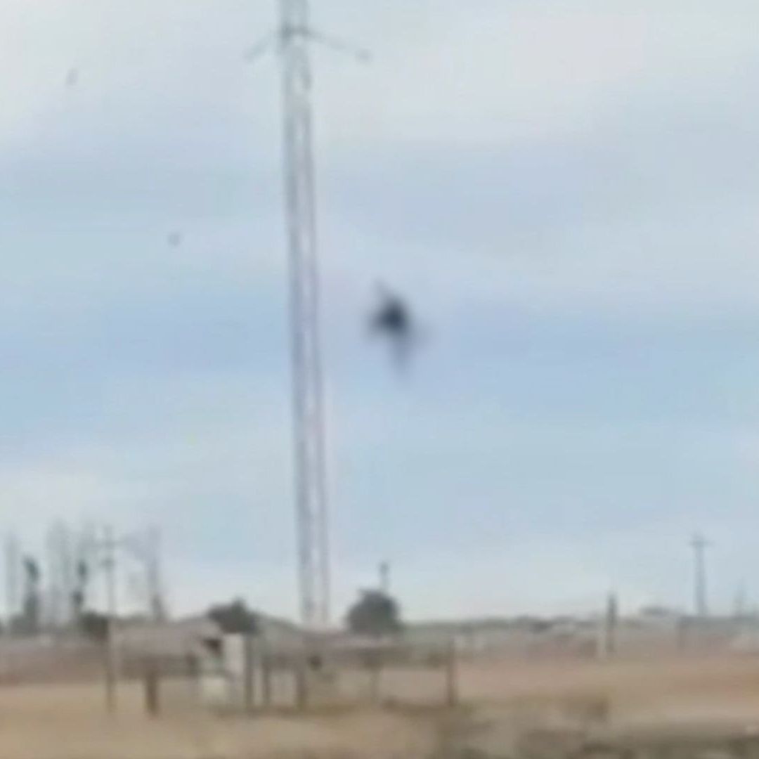 Joven Cae de Antena de 30 Metros en Cuauhtémoc, Chihuahua; Intentaba Bajar una Bicicleta