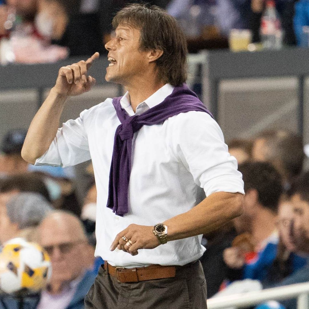 En Europa, Matías Almeyda dirigió al Sevilla español y al AEK Atenas del futbol griego. Foto: Reuters