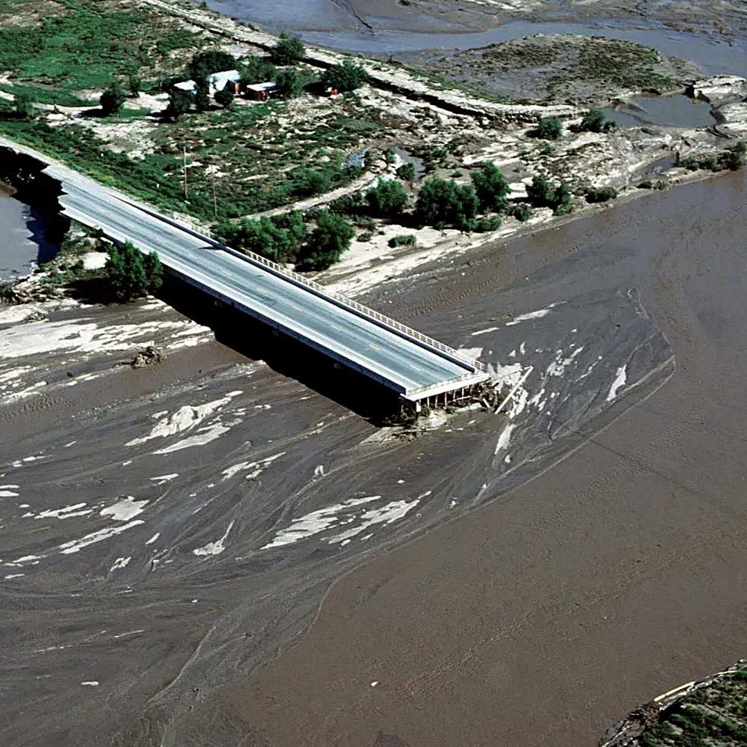 Inundaciones durante fenómeno de El Niño en 1983 en Arizona, EUA. Foto: NASA / Sargento técnico William B. Belcher