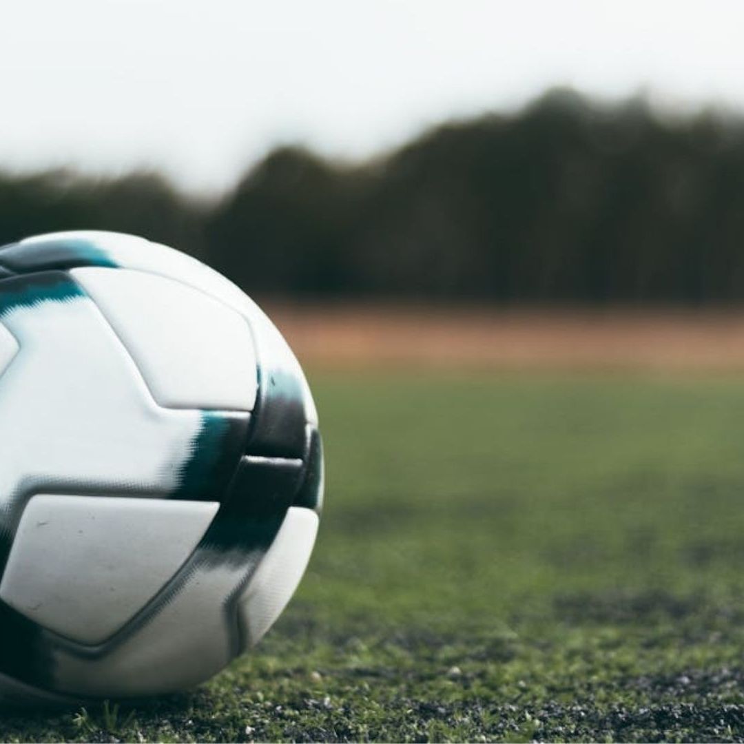 Se desvaneció en el campo de fútbol durante un partido