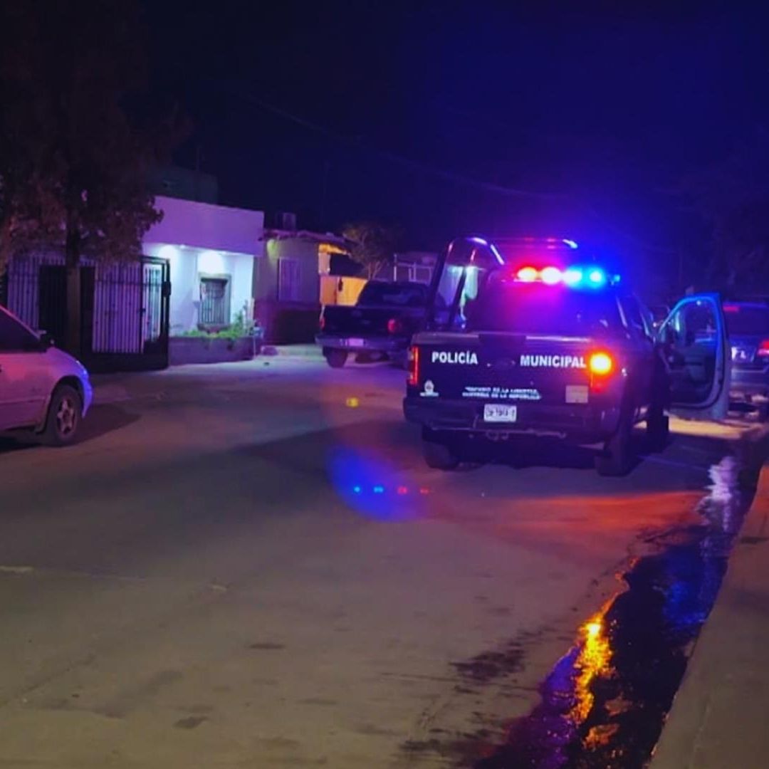 Reportan vehículo incendiado en Lomas de San José