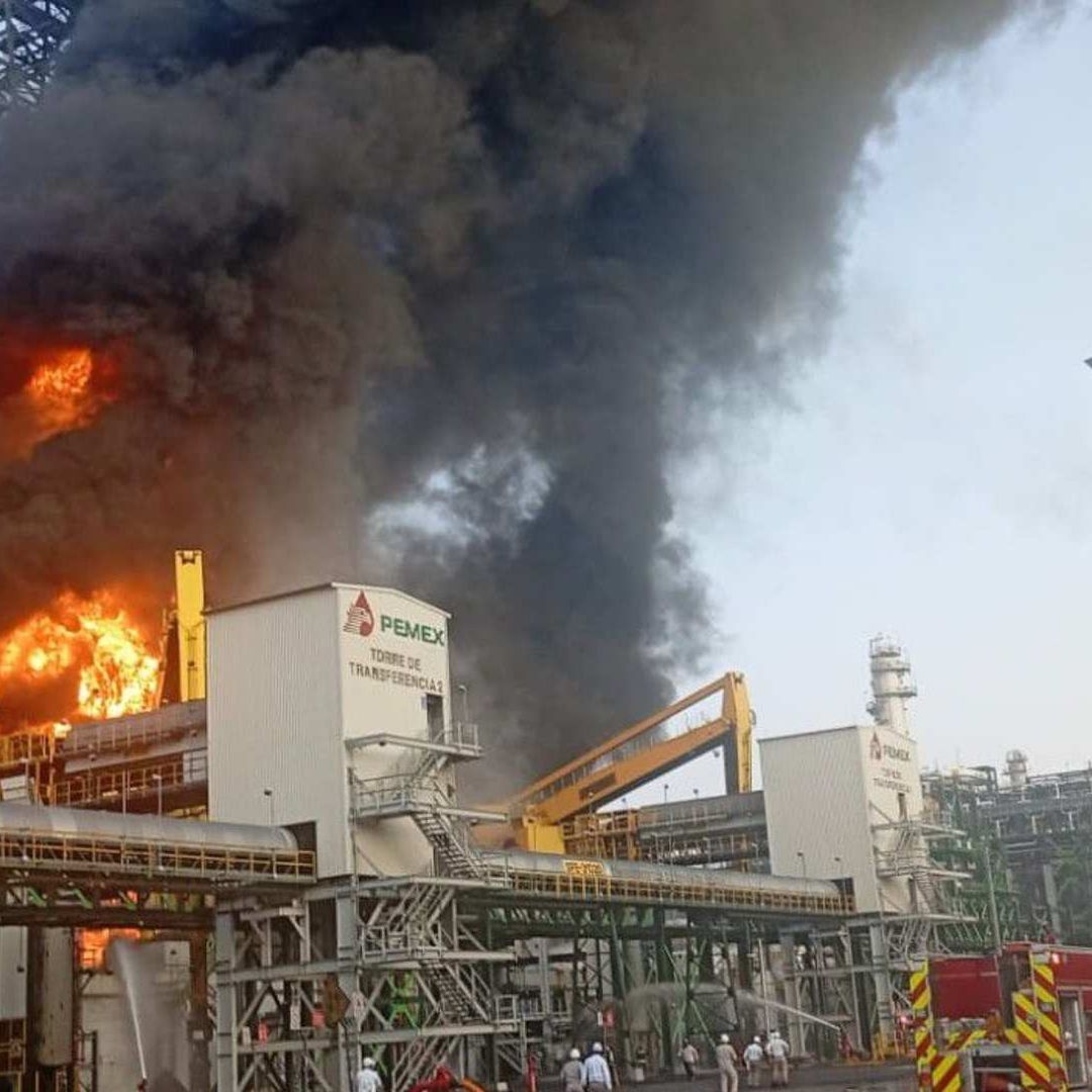 Incendio en la refinería Olmeca en Tabasco el 9 de abril 2026. Foto: Semar