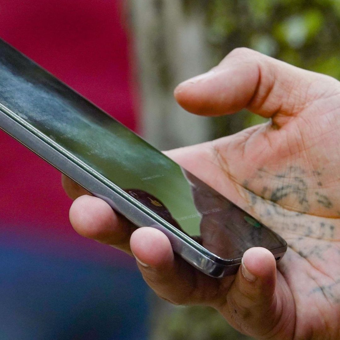 si se calienta tu celular, te decimos qué hacer