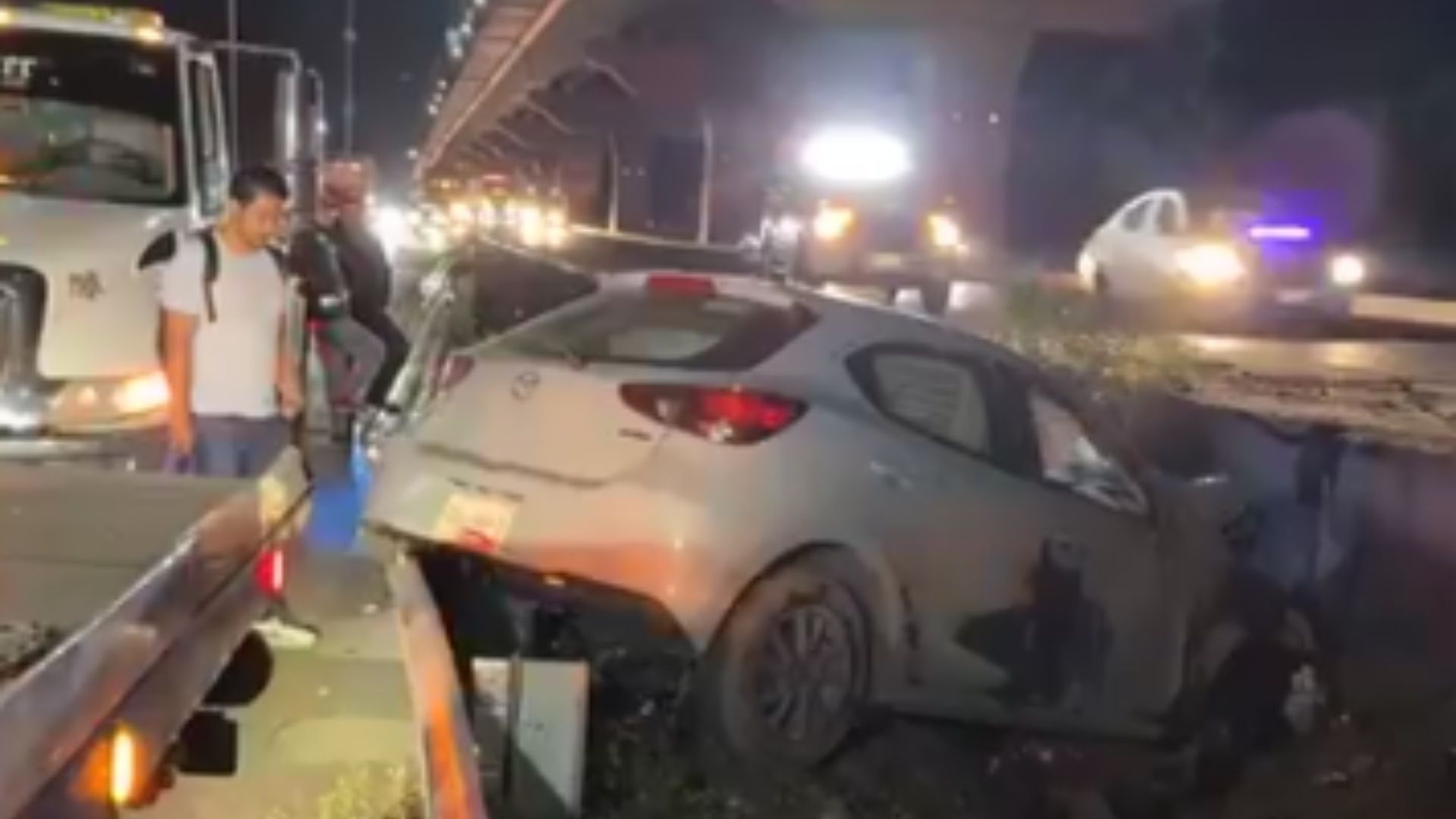 Accidente con Volcadura de Auto en Desviación Bulevar Carmen Serdán Autopista México Puebla San Felipe Hueyotlipan