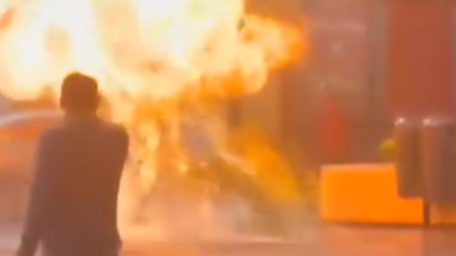 Explosión de Transformador Causa Apagón en Centro Histórico de Querétaro.