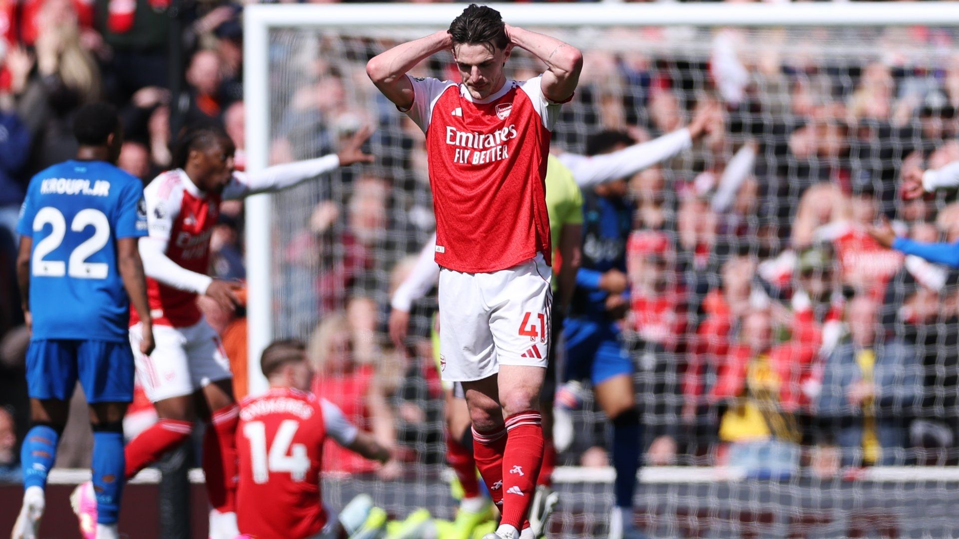 Arsenal Pierde y Manchester City Reactiva la Lucha por el Título de la Premier League