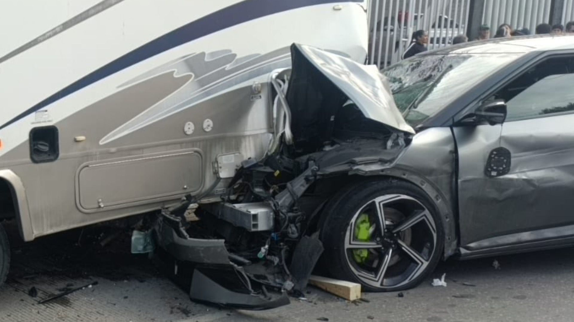 Accidente Choque Automóviles y Remolque en Bulevar Avenida Las Torres Diagonal Papagayo Puebla