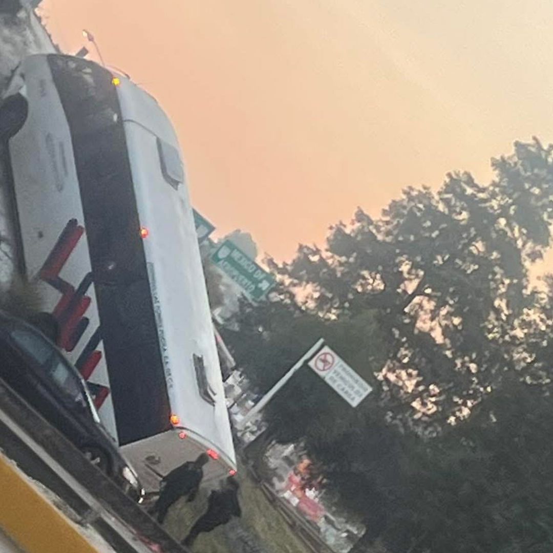 Accidente Autopista México Puebla Autobús de Pasajeros Súper Rápidos Puente La María
