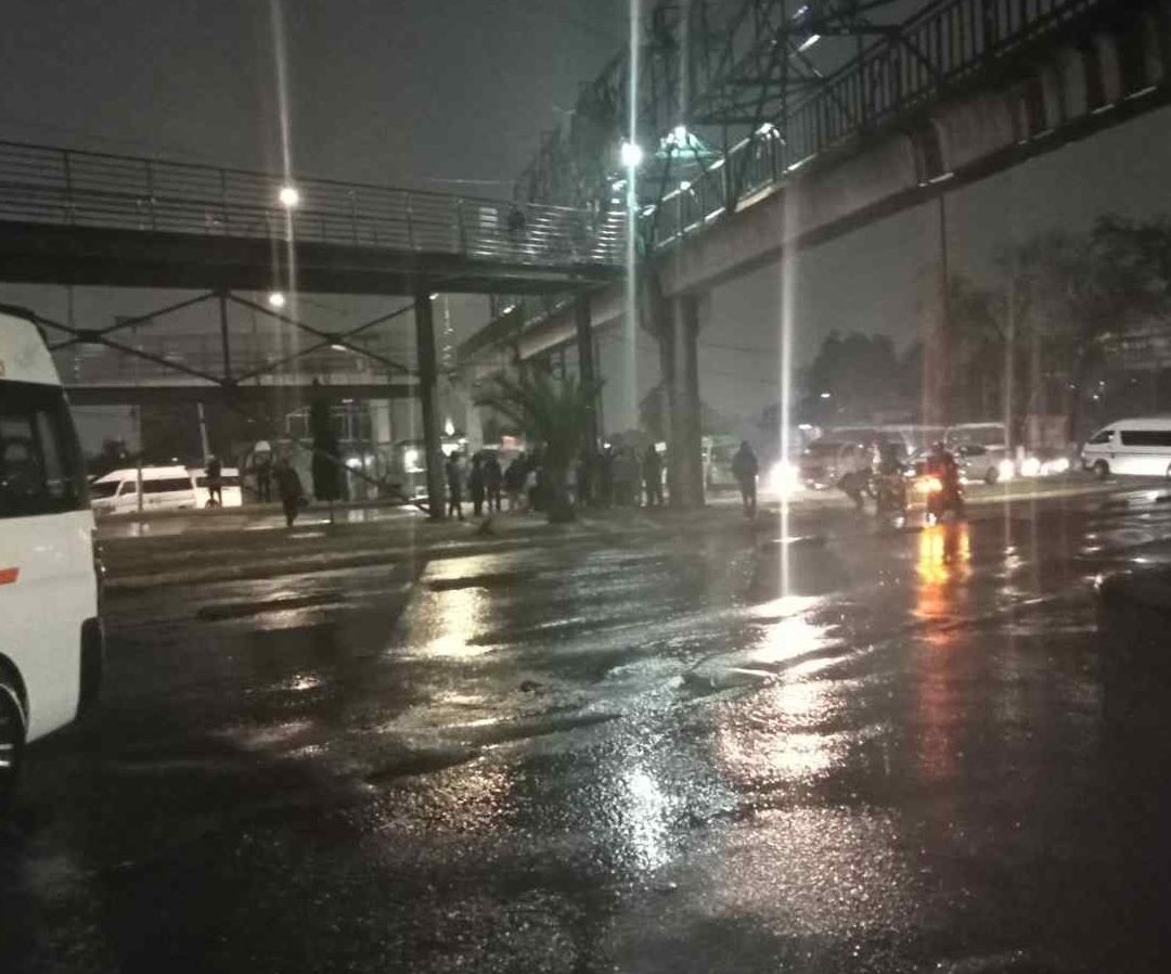 Transportistas Bloquean Avenidas Gustavo Baz y la Vía José López Portillo.