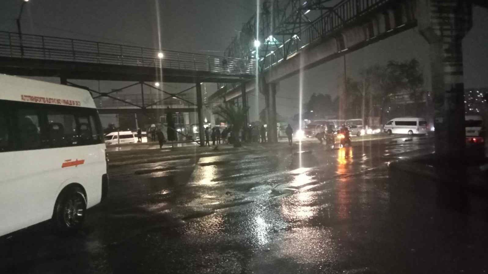 Transportistas Bloquean Avenidas Gustavo Baz y la Vía José López Portillo.