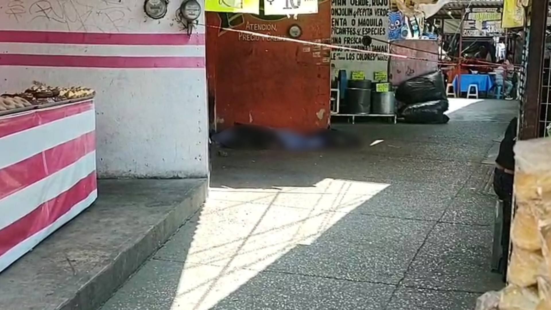 Muerto en Mercado Hidalgo Bulevar Norte y Calle Héroe de Nacozari en Puebla