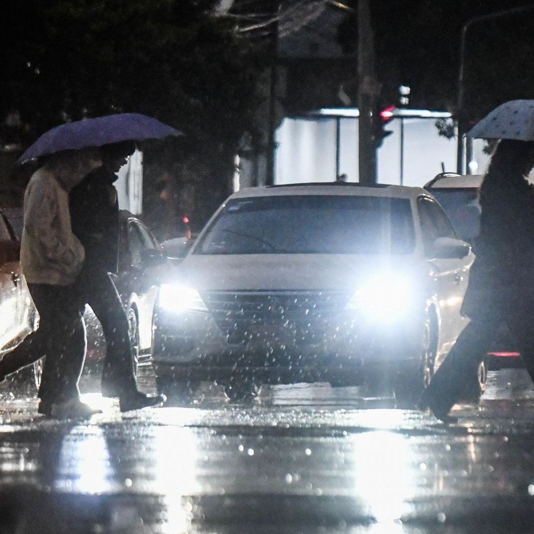 Lluvias causan encharcamientos y percances en CDMX.