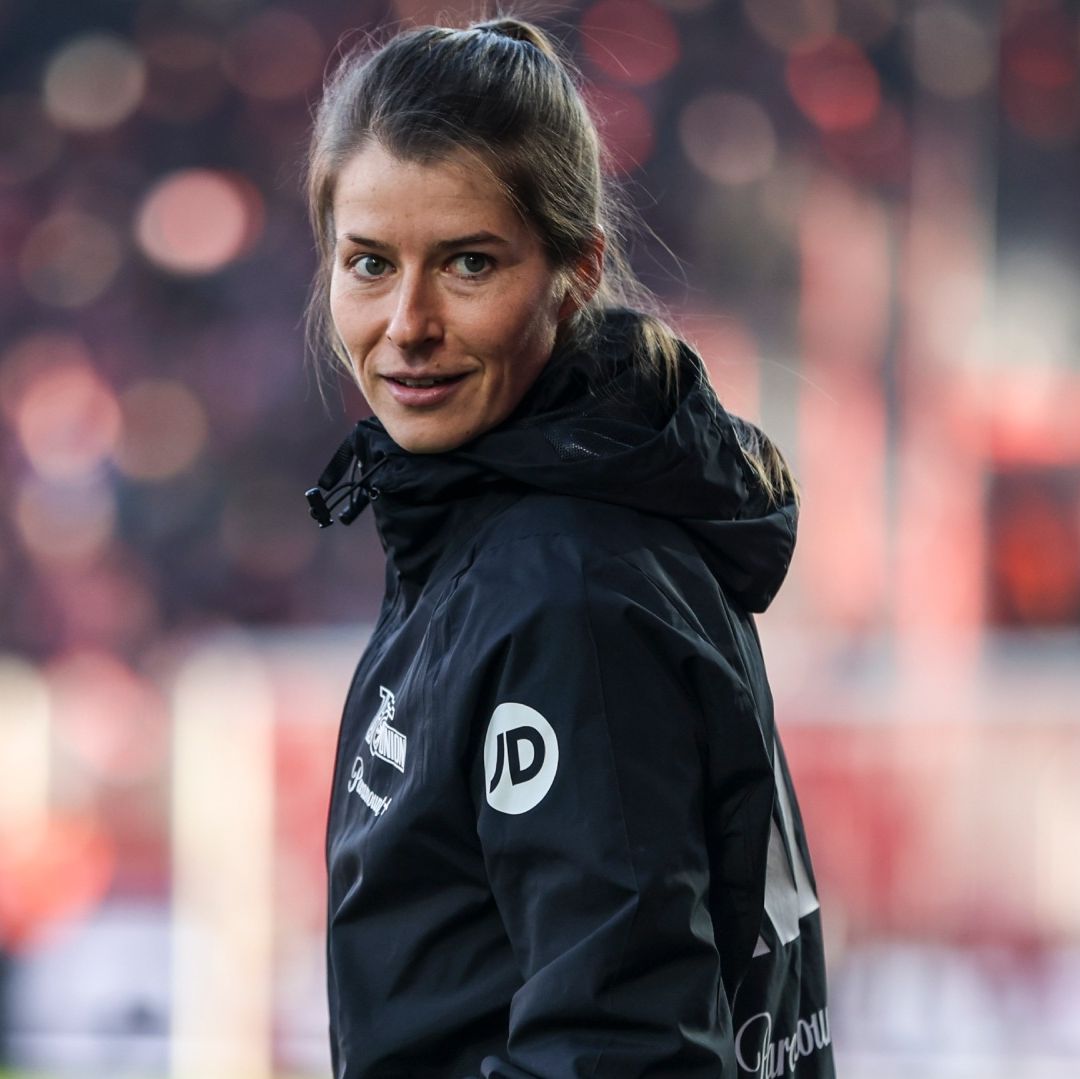 ¿Quién es Marie-Louise Eta? La Primera Mujer Entrenadora en las Cinco Grandes Ligas de Europa