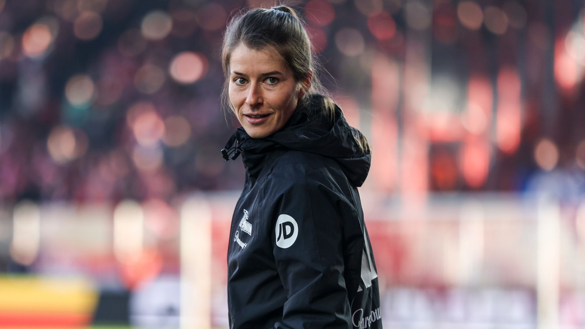 ¿Quién es Marie-Louise Eta? La Primera Mujer Entrenadora en las Cinco Grandes Ligas de Europa