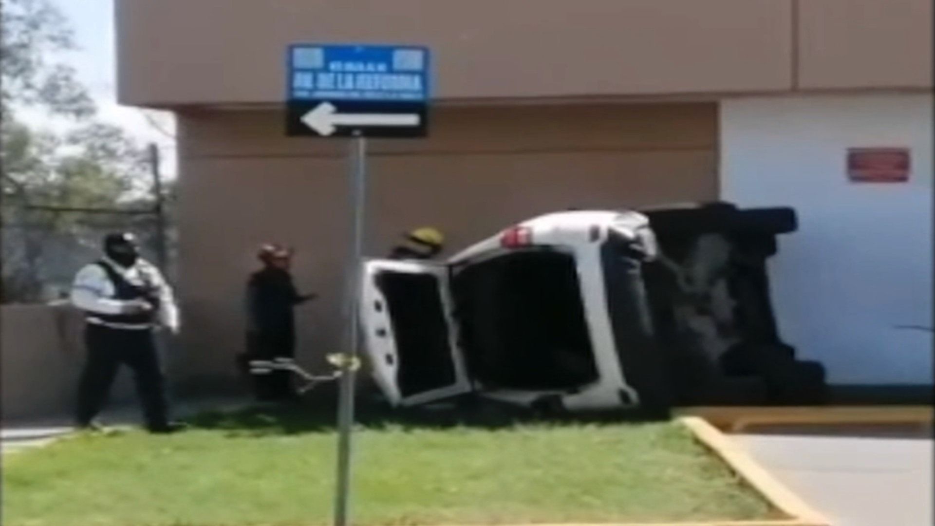 Conductora Confunde la Reversa y Atropella a Enfermera en Irapuato Guanajuato