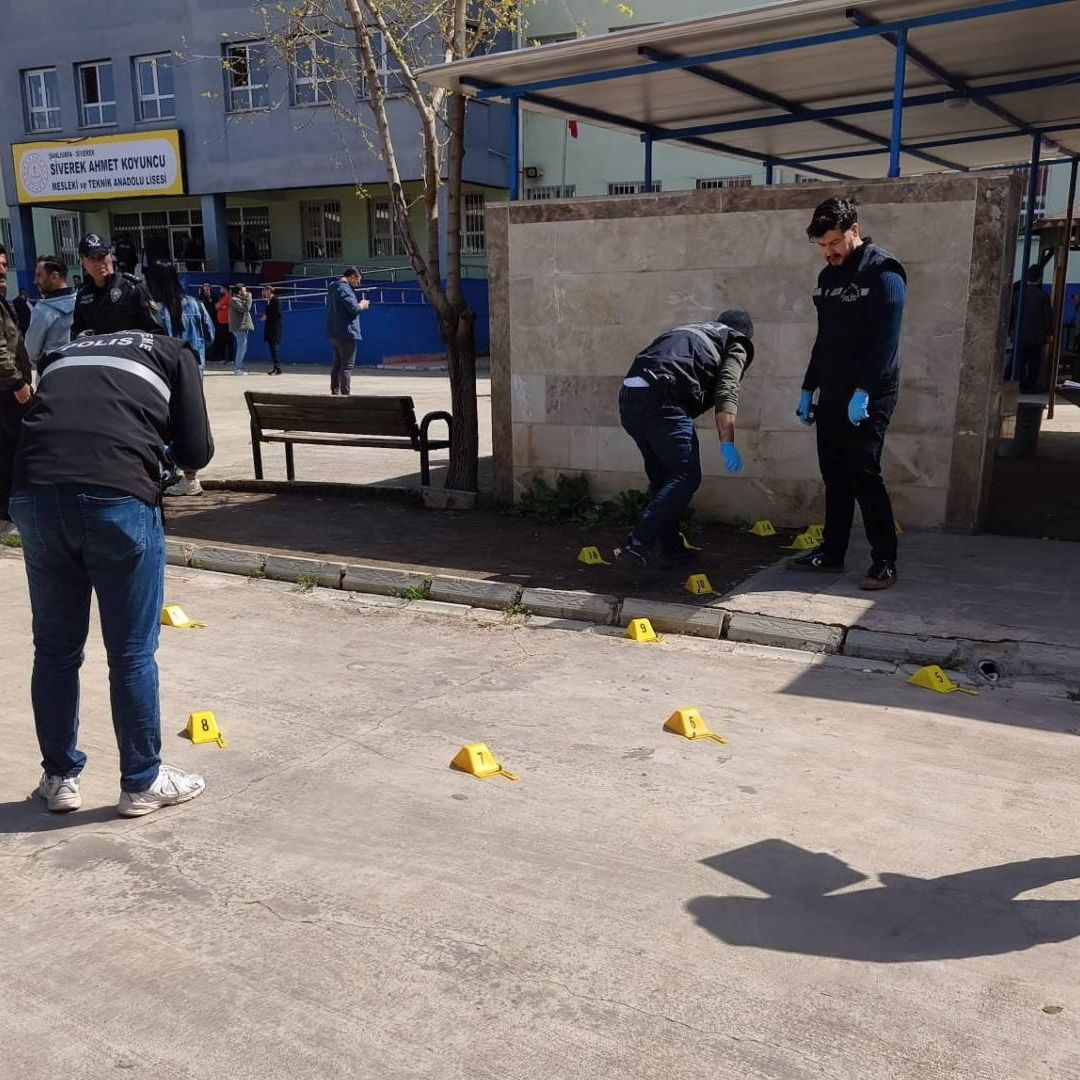Joven Abre Fuego en Secundaria en Turquía y Hiere al Menos a 16 Personas
