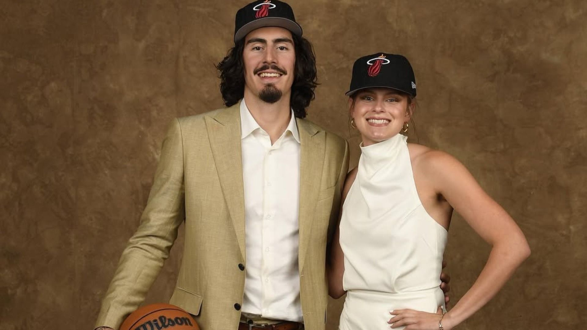Gabriela Jáquez y Jaime Jáquez Jr. Son los Primeros Hermanos Mexicanos en la WNBA y la NBA.