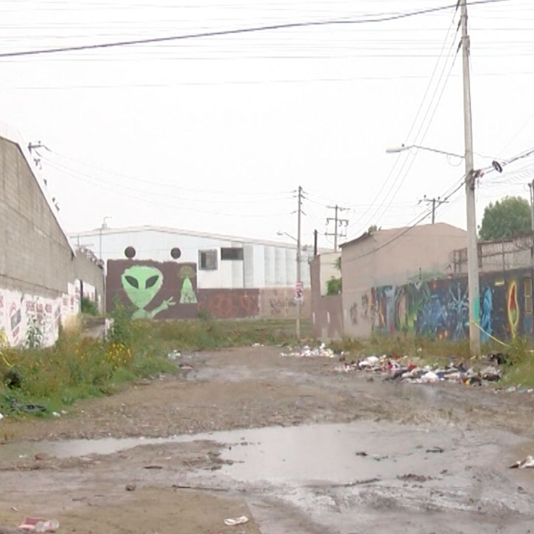 Encuentran Cuerpo Envuelto en Camino de Terracería en Tijuana