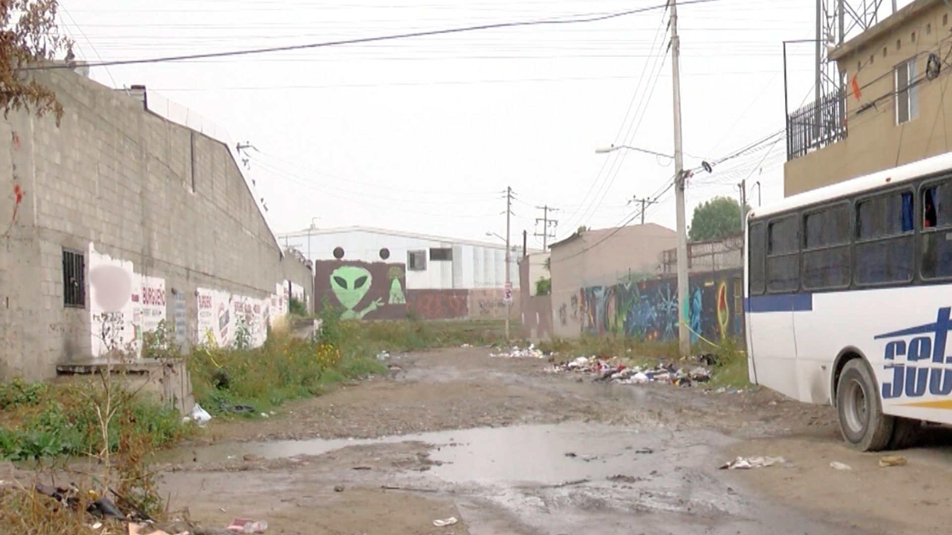 Encuentran Cuerpo Envuelto en Camino de Terracería en Tijuana