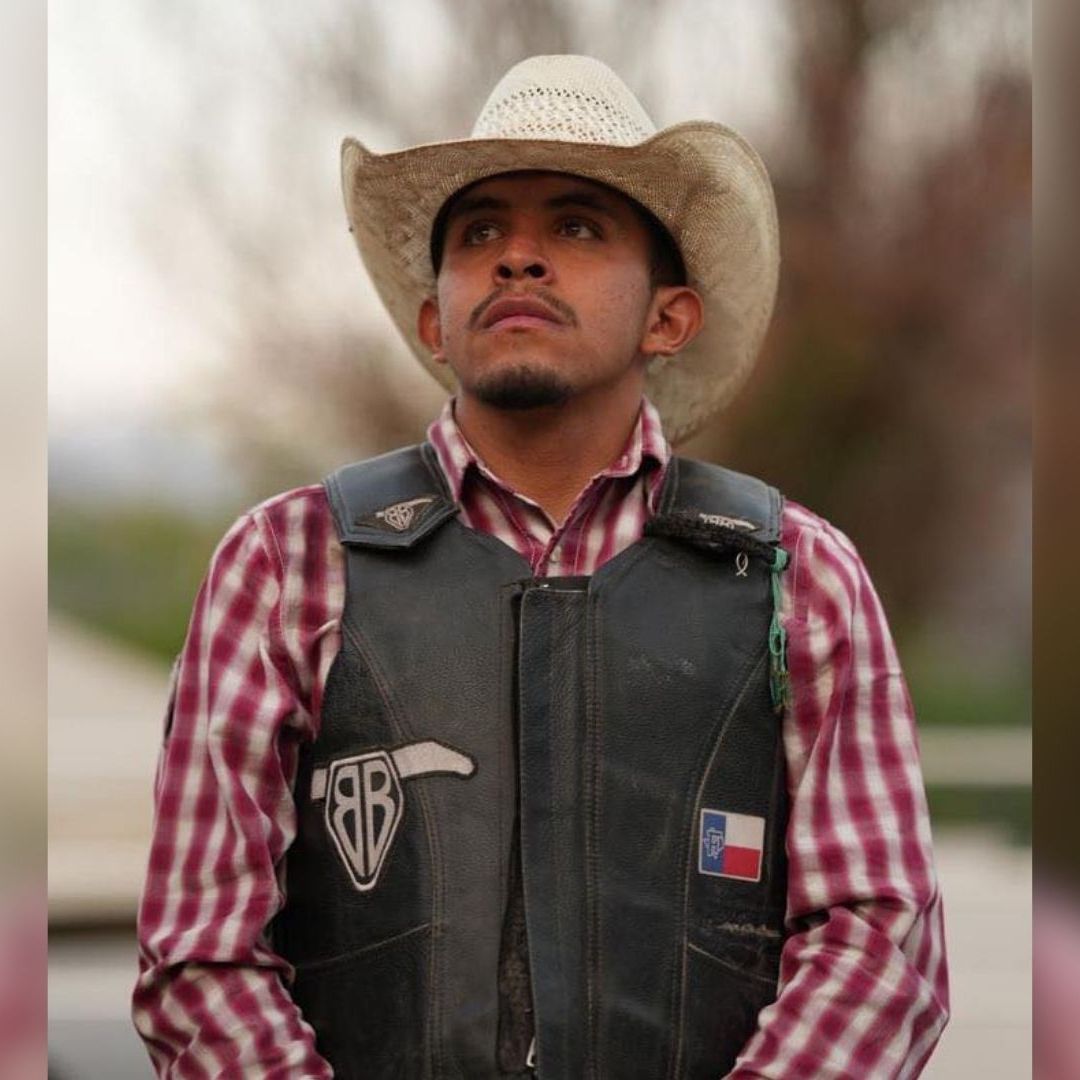 Muere Jinete en Rodeo de Chihuahua; Fue Golpeado por un Toro Durante el Evento