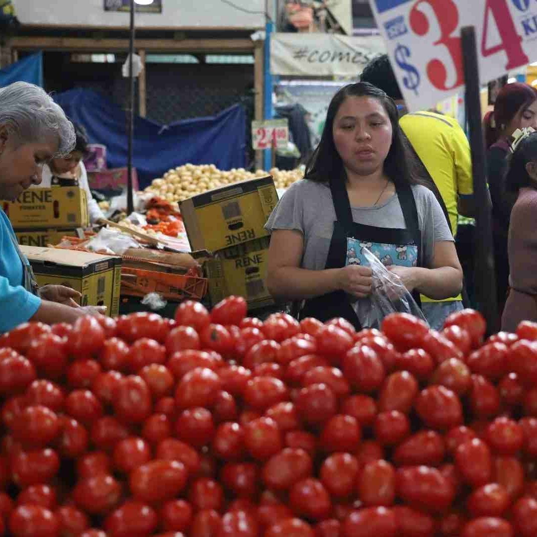 ¿Por qué está tan caro el jitomate y por qué la guerra en Irán afecta a los precios de alimentos?