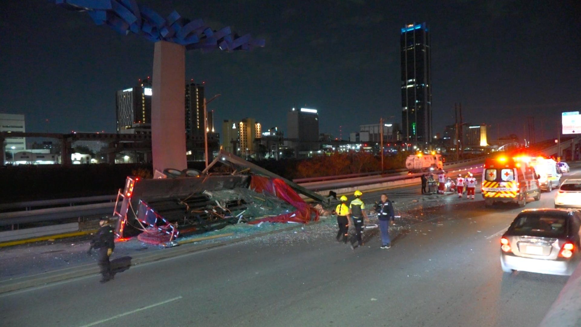 Accidente de tráiler en Av. Morones Prieto