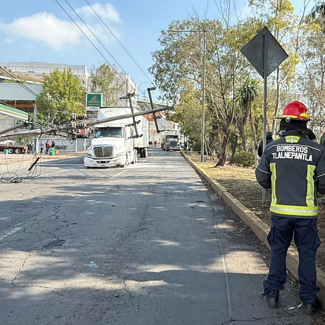 Accidente en la vía Gustavo Baz, en Tlalnepantla. Foto: N+