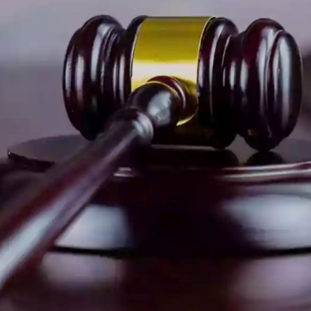 Condenan a 180 Años a Profesor que Grabó a 42 Mujeres en Baños y Probadores.