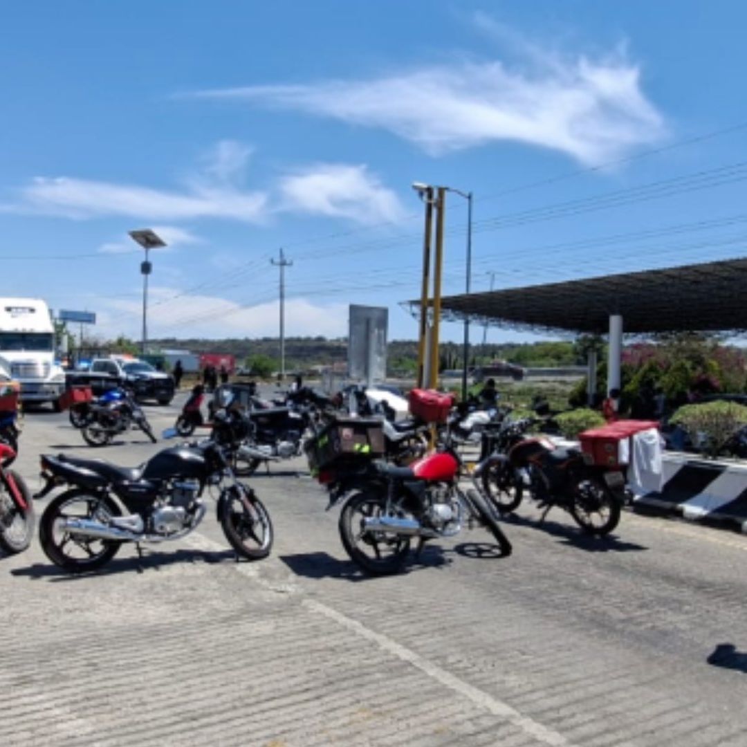 Bloqueo Autopista Carretera Cuacnopalan Oaxaca Caseta Tehuacán Ciclista Atropellado Patrulla Policía Estatal