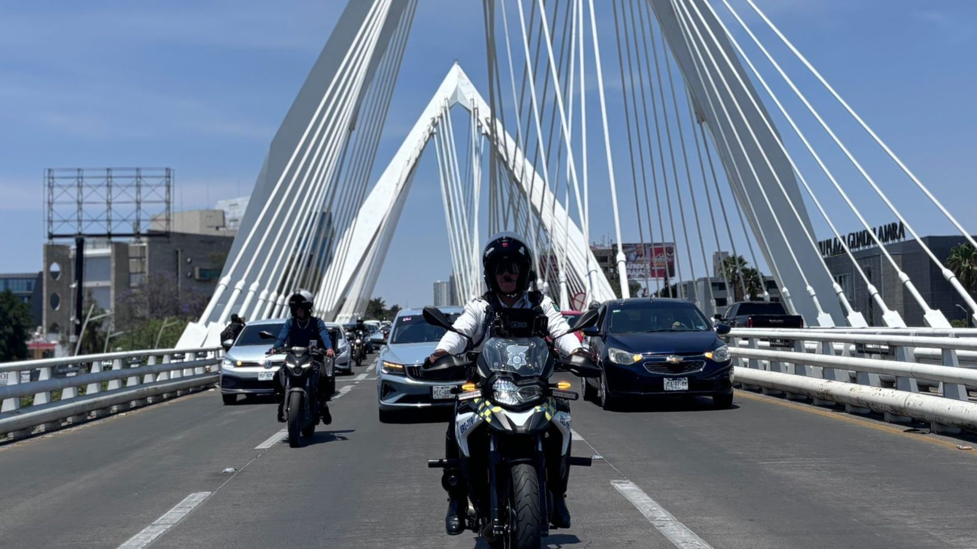 Se manifiestan casi 300 vehículos de plataforma en Guadalajara