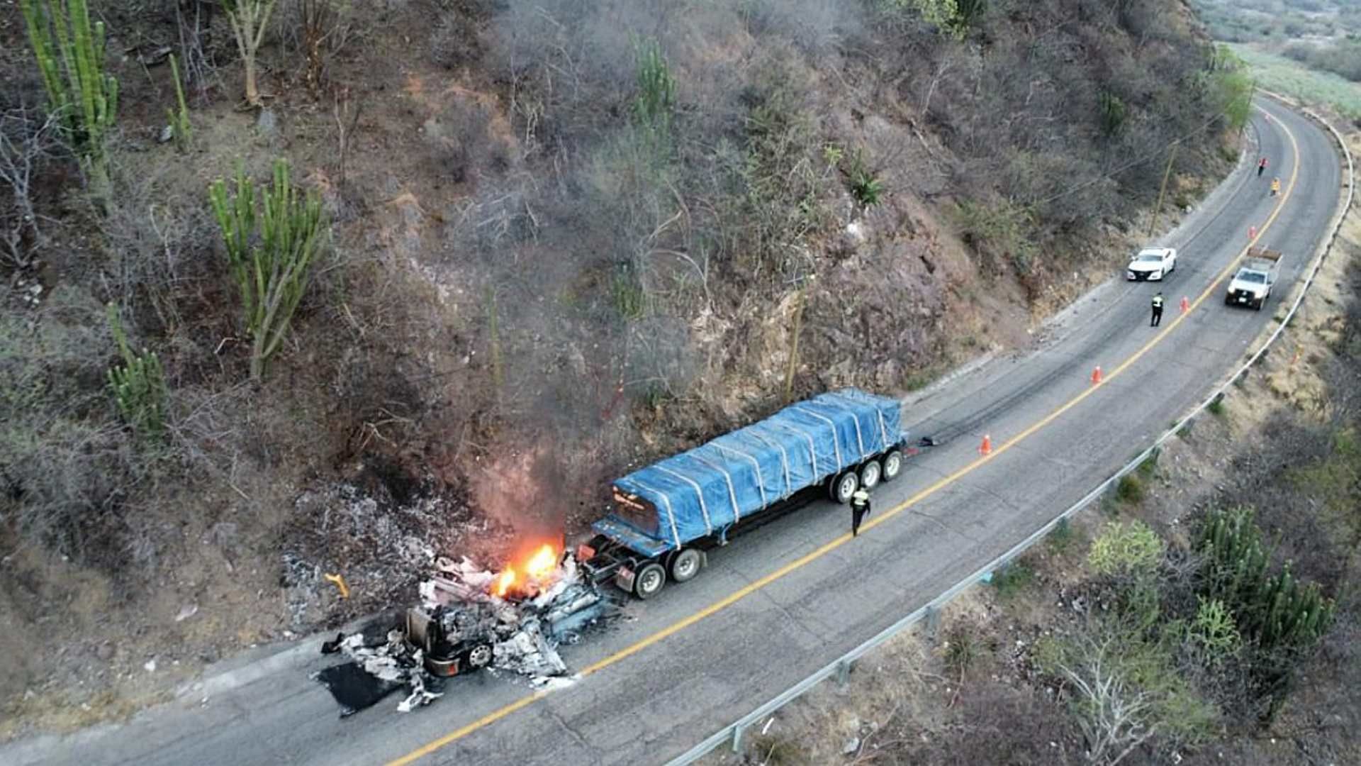 Accidente en el km 75 de la carretera Oaxaca-Tehuantepec. Foto: X @GN_Carreteras